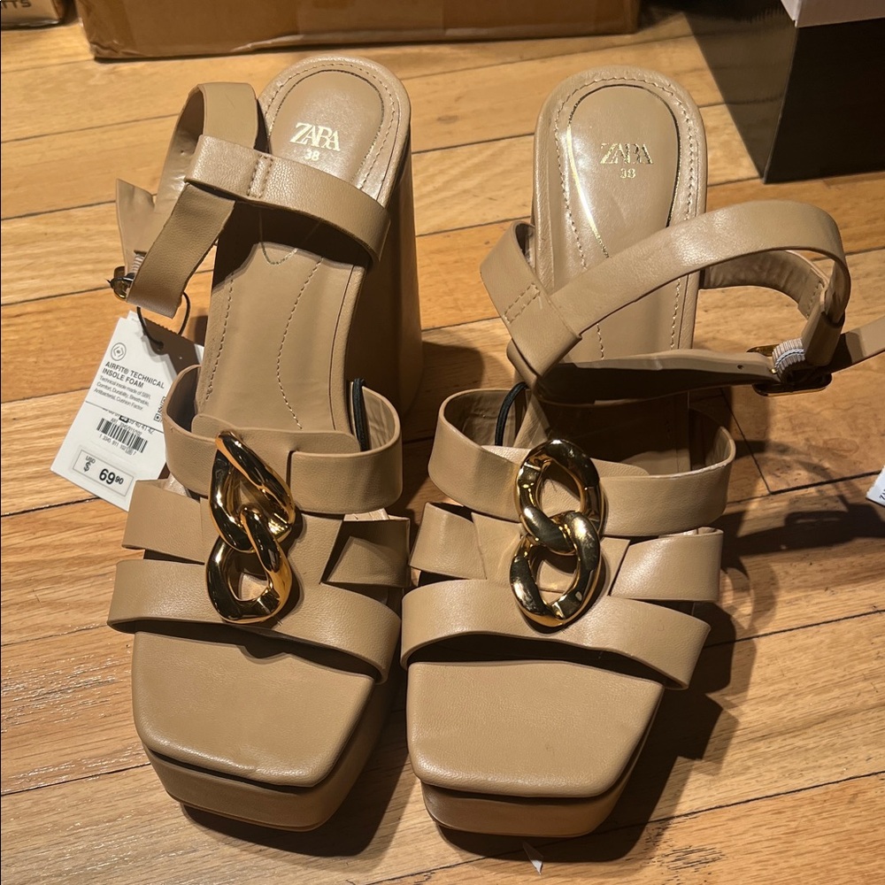 Zara  size 7 1/2 Women's Tan Platform Sandals with Gold Accent